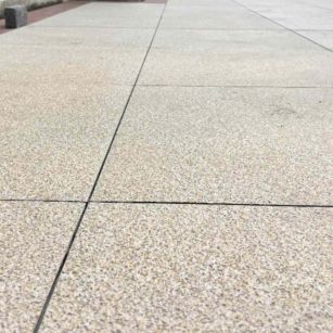 莆田 黄金麻花岗岩石板材荔枝面地面铺装效果