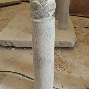 莆田 芝麻白花岗岩石材挡车石柱、停车柱、圆柱挡车柱、方柱挡车柱等