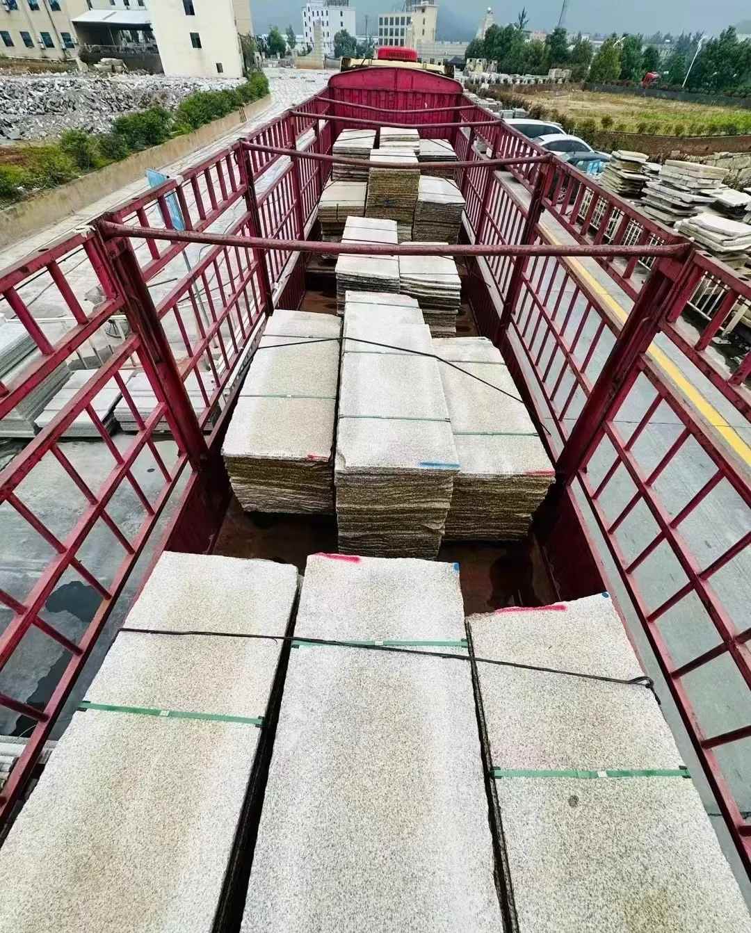 莆田 黄金麻花岗岩荔枝面，光面毛板装车完成