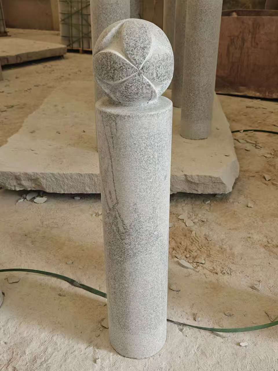 莆田 芝麻白花岗岩石材挡车石柱、停车柱、圆柱挡车柱、方柱挡车柱等