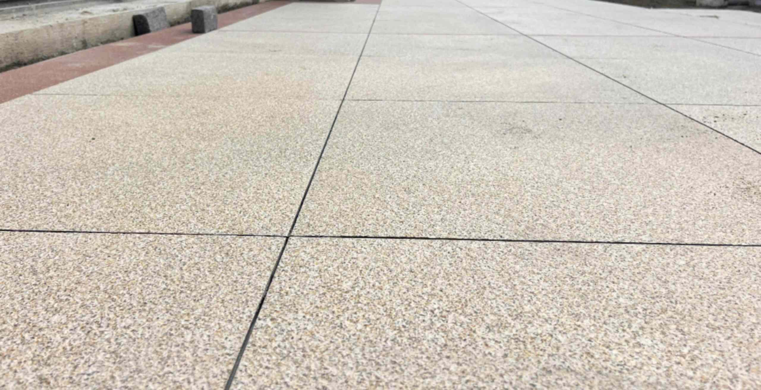 莆田 黄金麻花岗岩石板材荔枝面地面铺装效果