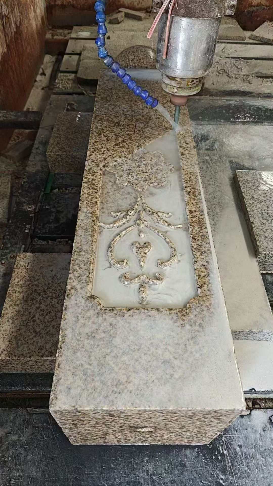 莆田 黄金麻花岗岩异形加工雕刻栏杆大柱