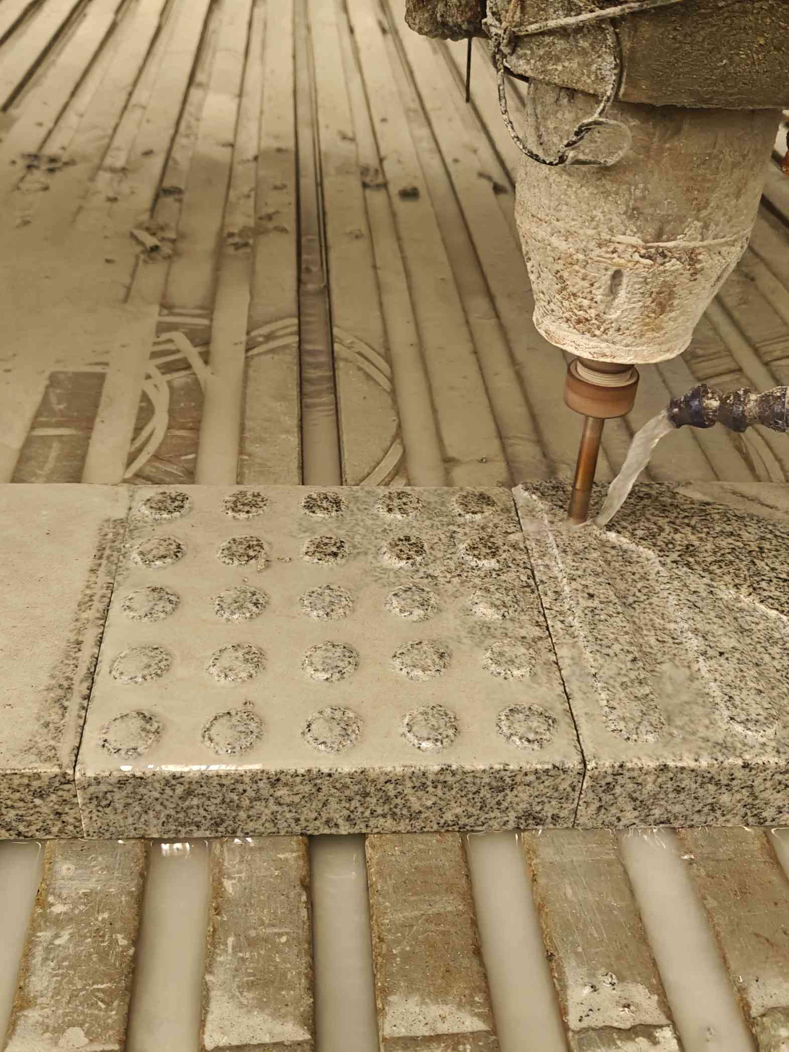 莆田 芝麻白花岗岩石材盲人石、盲道石、盲点石