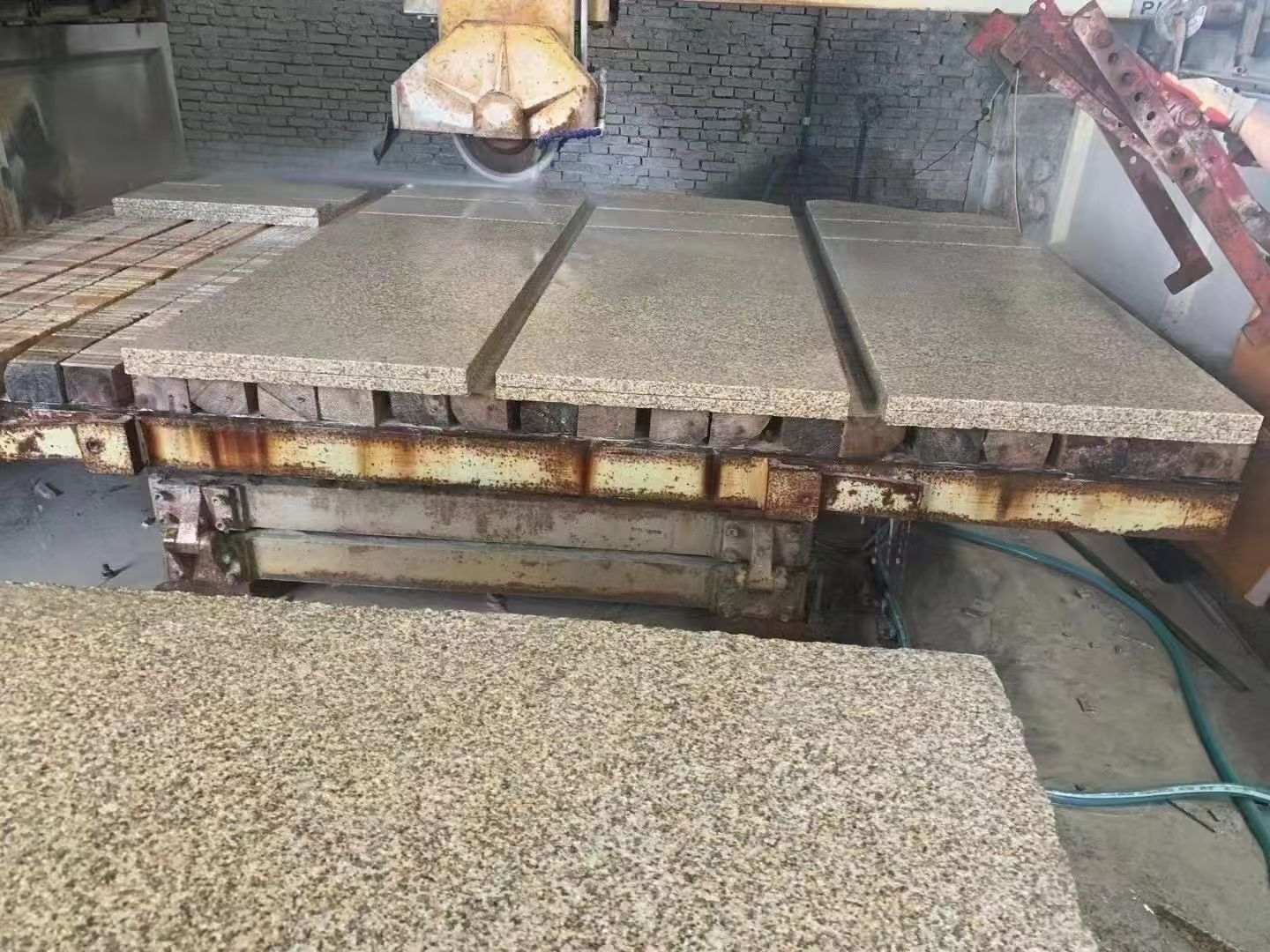 莆田 黄金麻荔枝面成品板加工