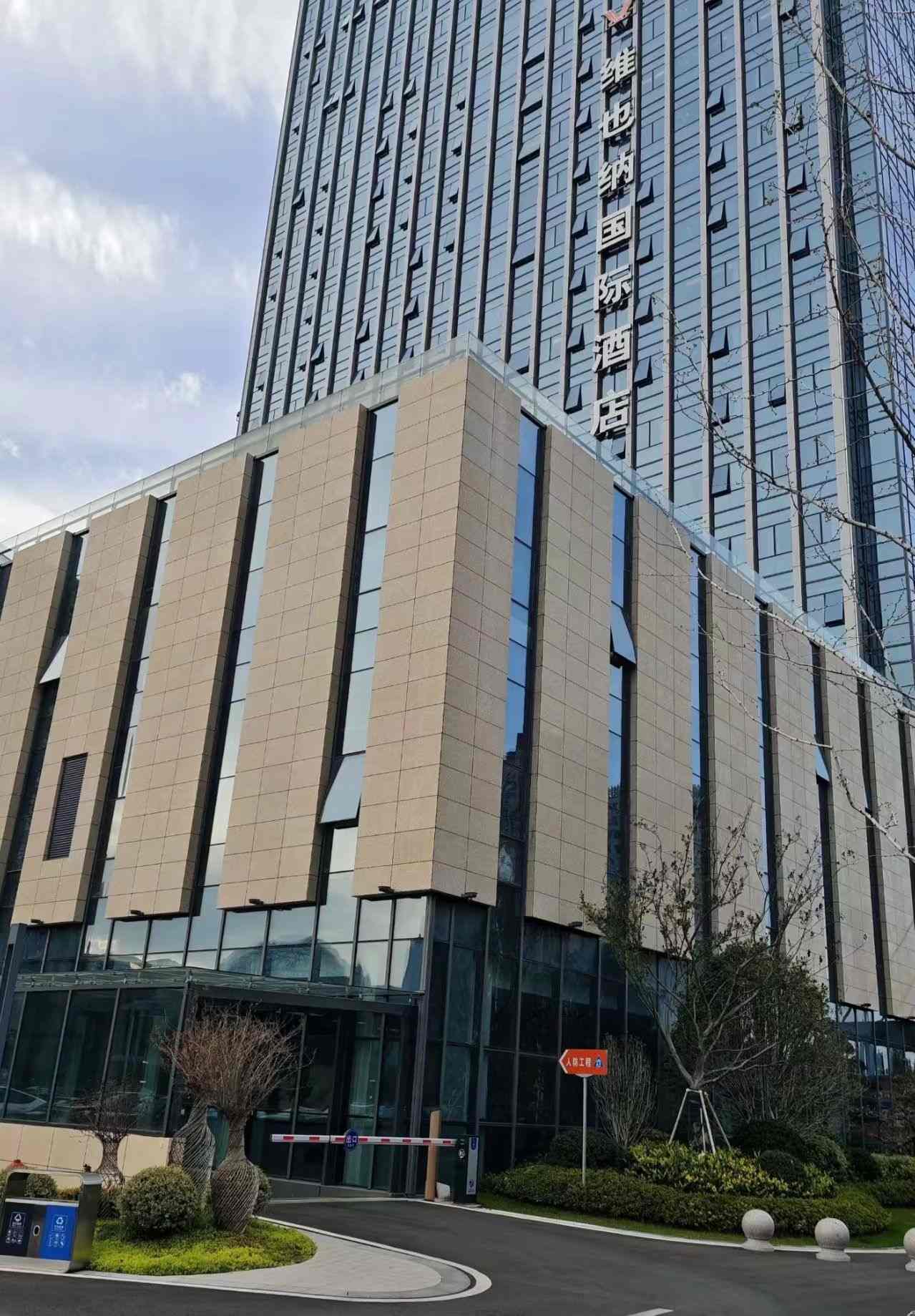 莆田 黄金麻花岗岩外墙干挂