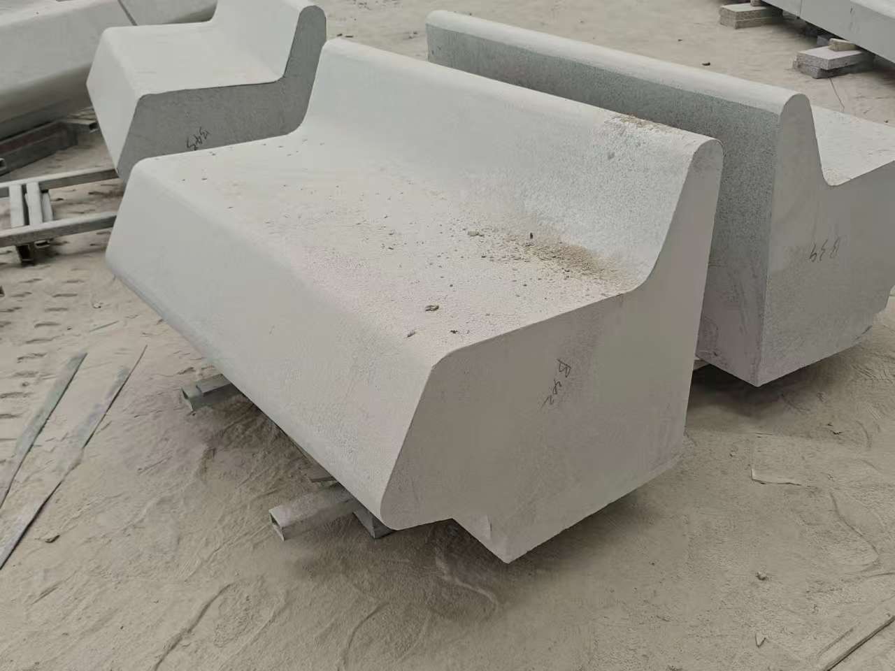 莆田 芝麻白花岗岩异形坐凳，石凳