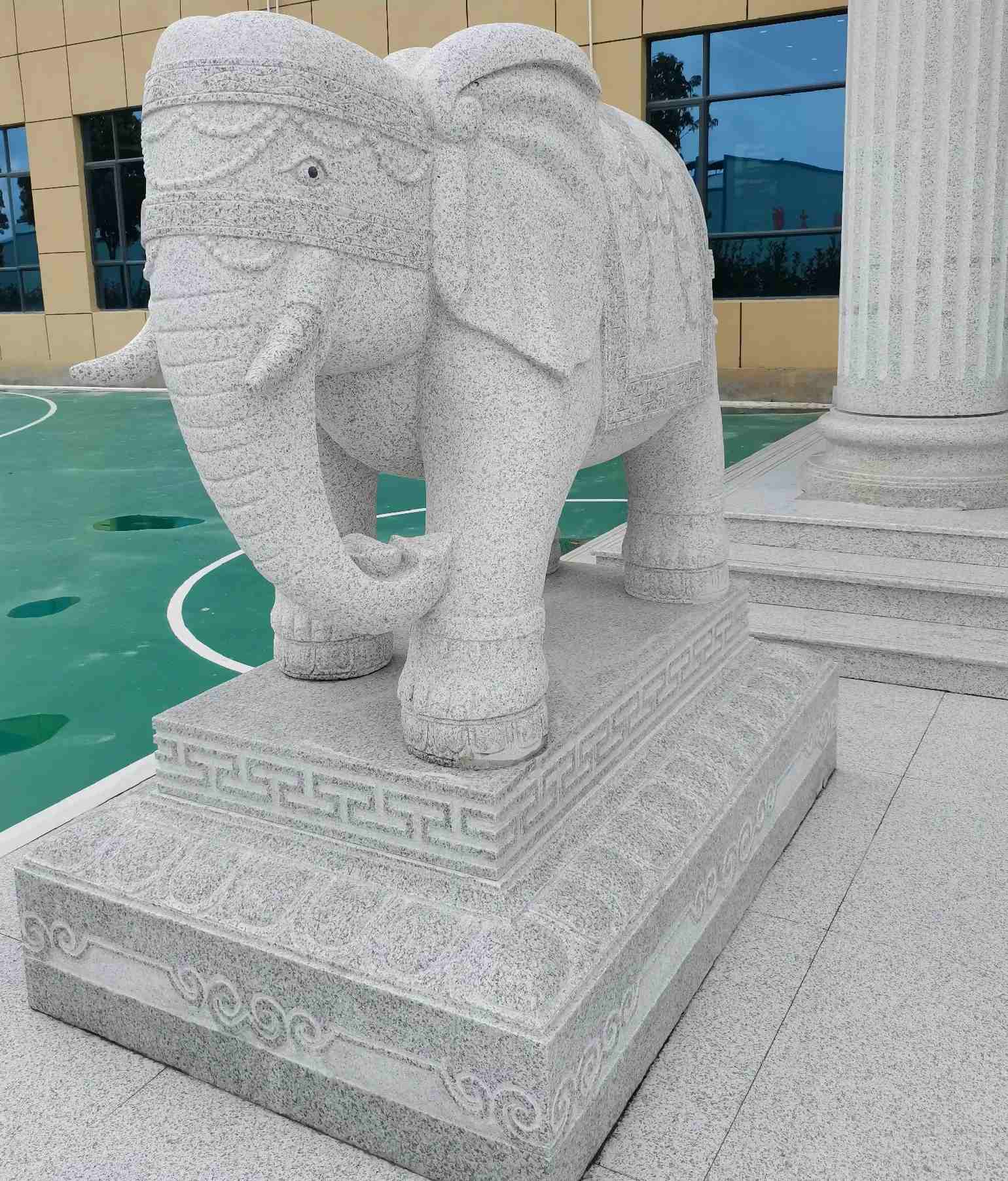 莆田 白麻花岗岩动物异形石雕-大象