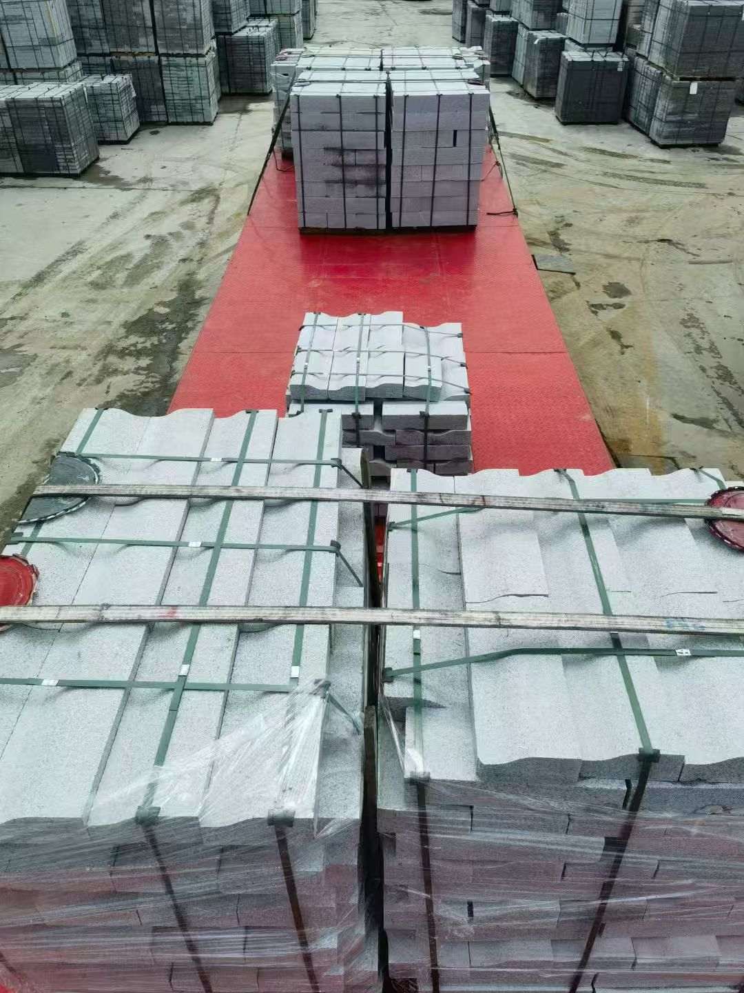 莆田 芝麻白仿形加直形路沿石出货日常