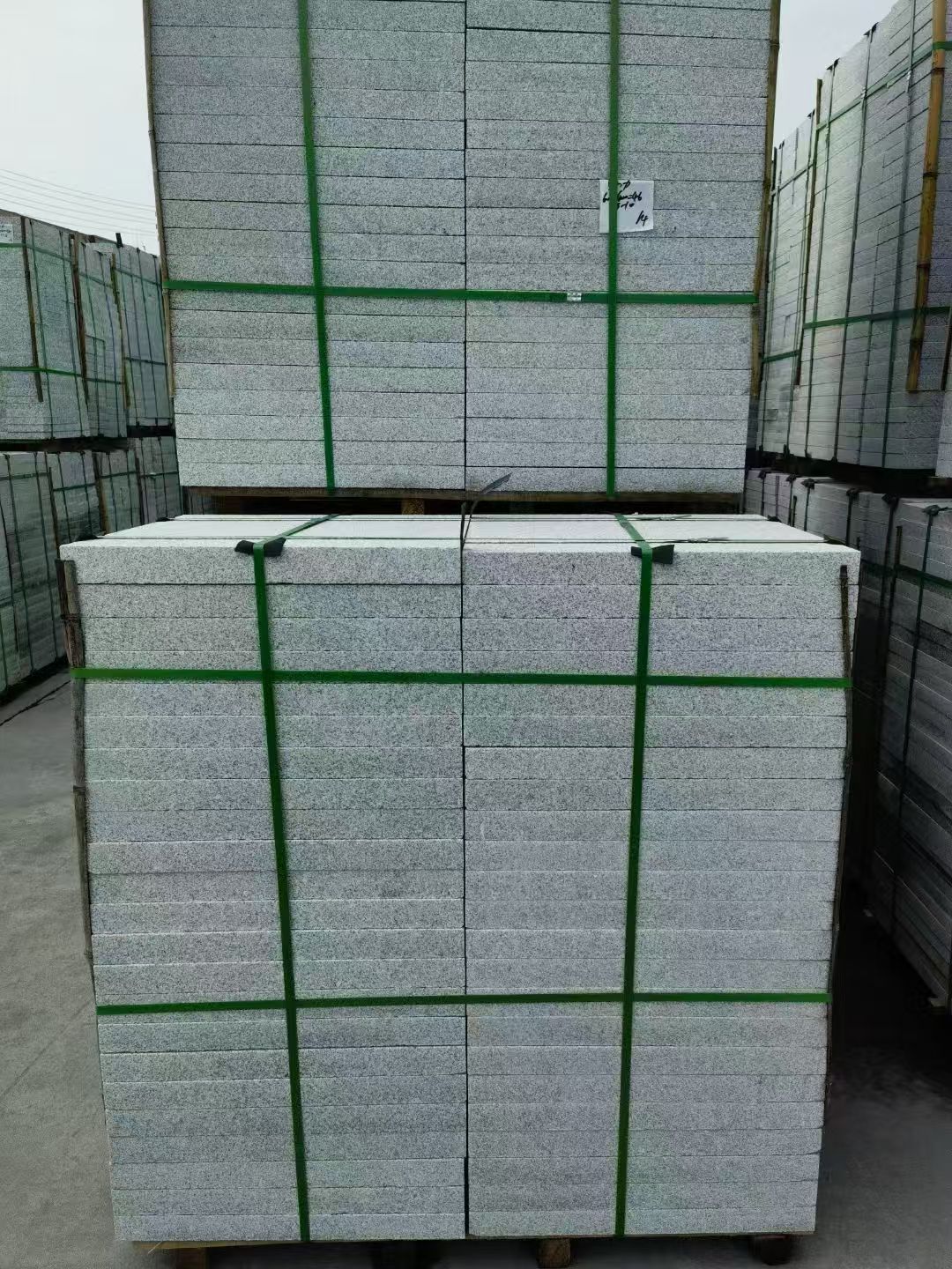 莆田 芝麻白火烧，园林广场市政工程地铺石，1.8~5.0厚均有现货