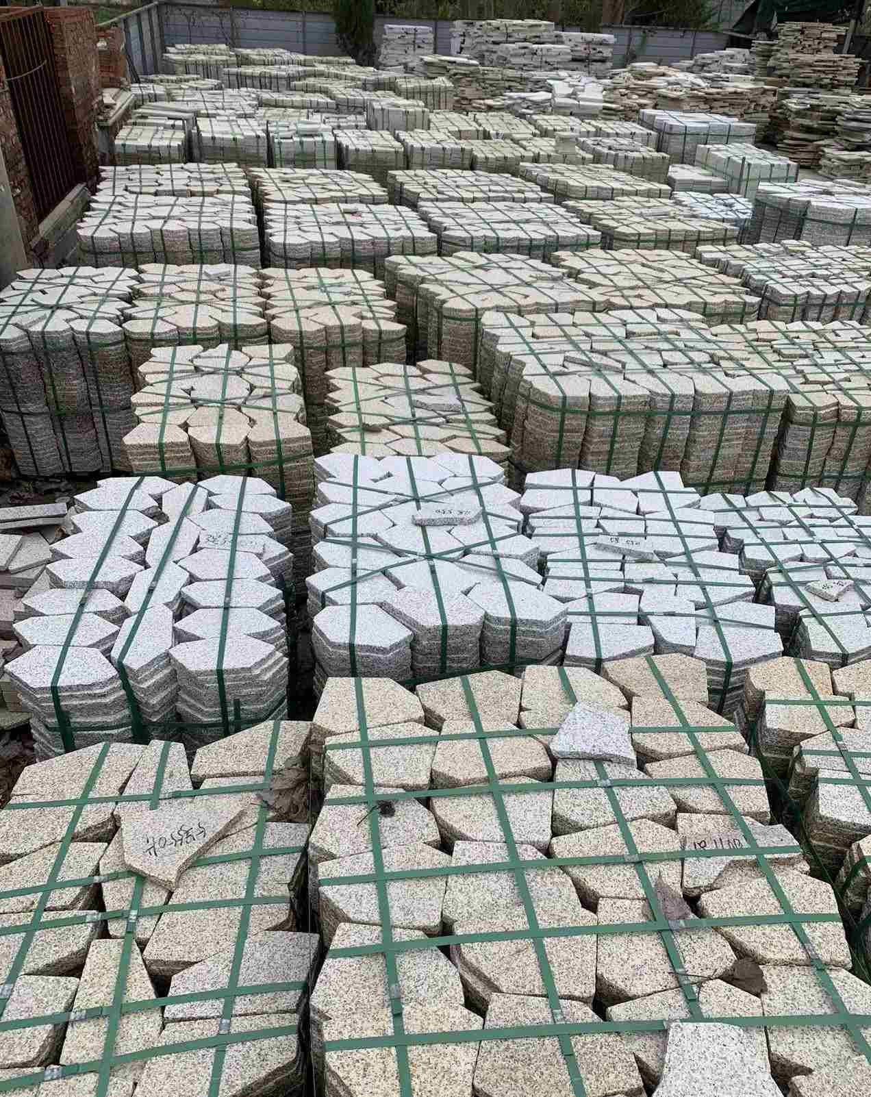 莆田 黄金麻白麻花岗岩荔枝面地铺石(冰裂纹)