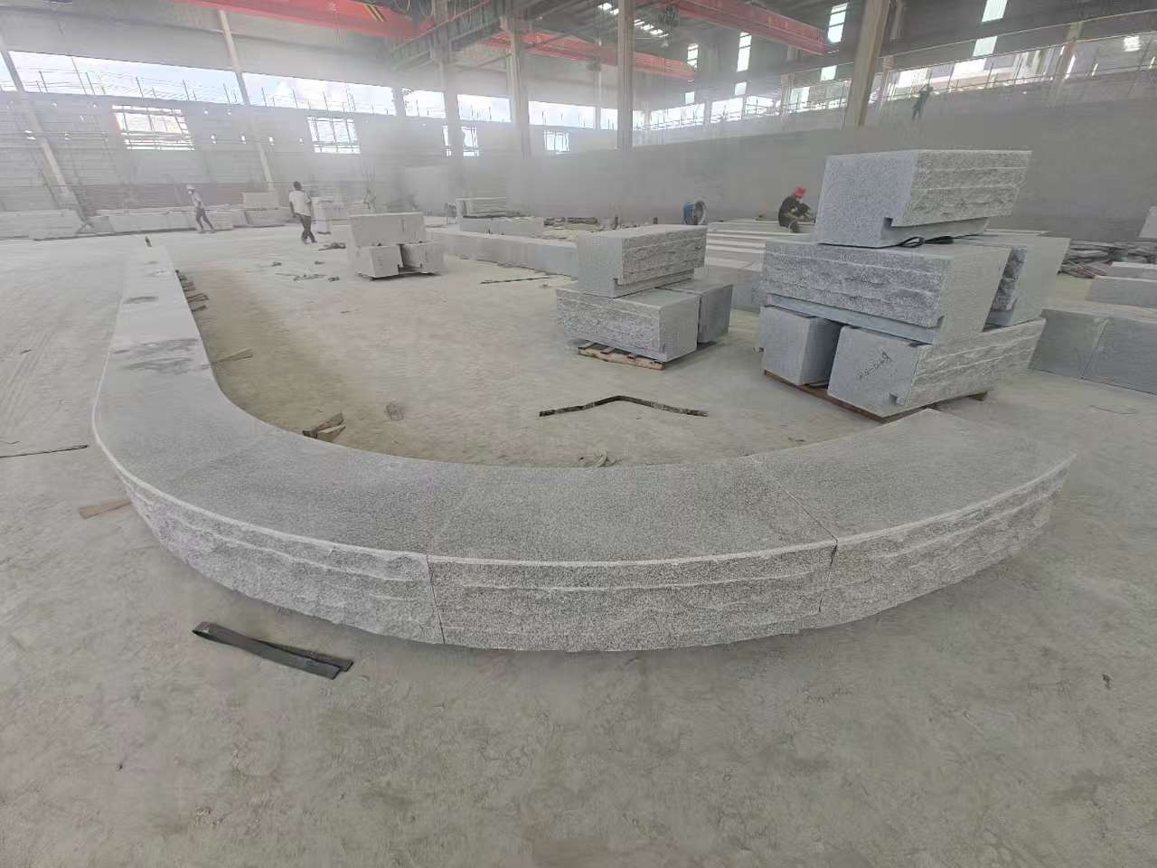 莆田 芝麻白异形坐凳，自然面光面弧形加工