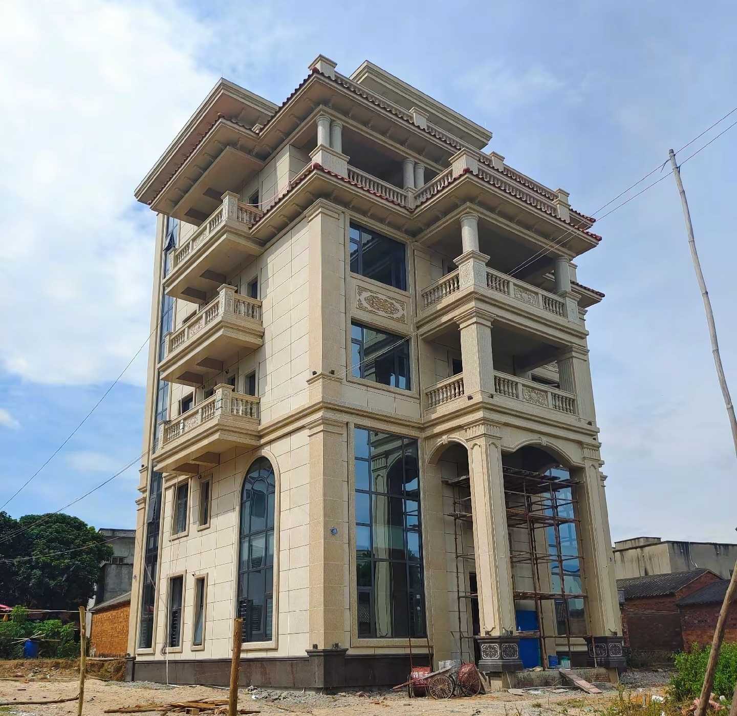 莆田 黄金麻花岗岩石材别墅外墙干挂搭配（雕花栏杆花瓶柱门楼罗马柱）