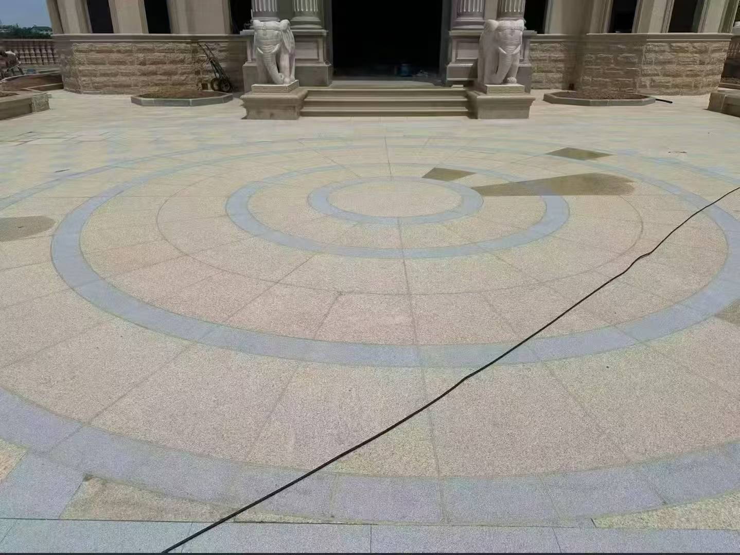 莆田 黄金麻芝麻灰花岗岩石材地铺拼接效果