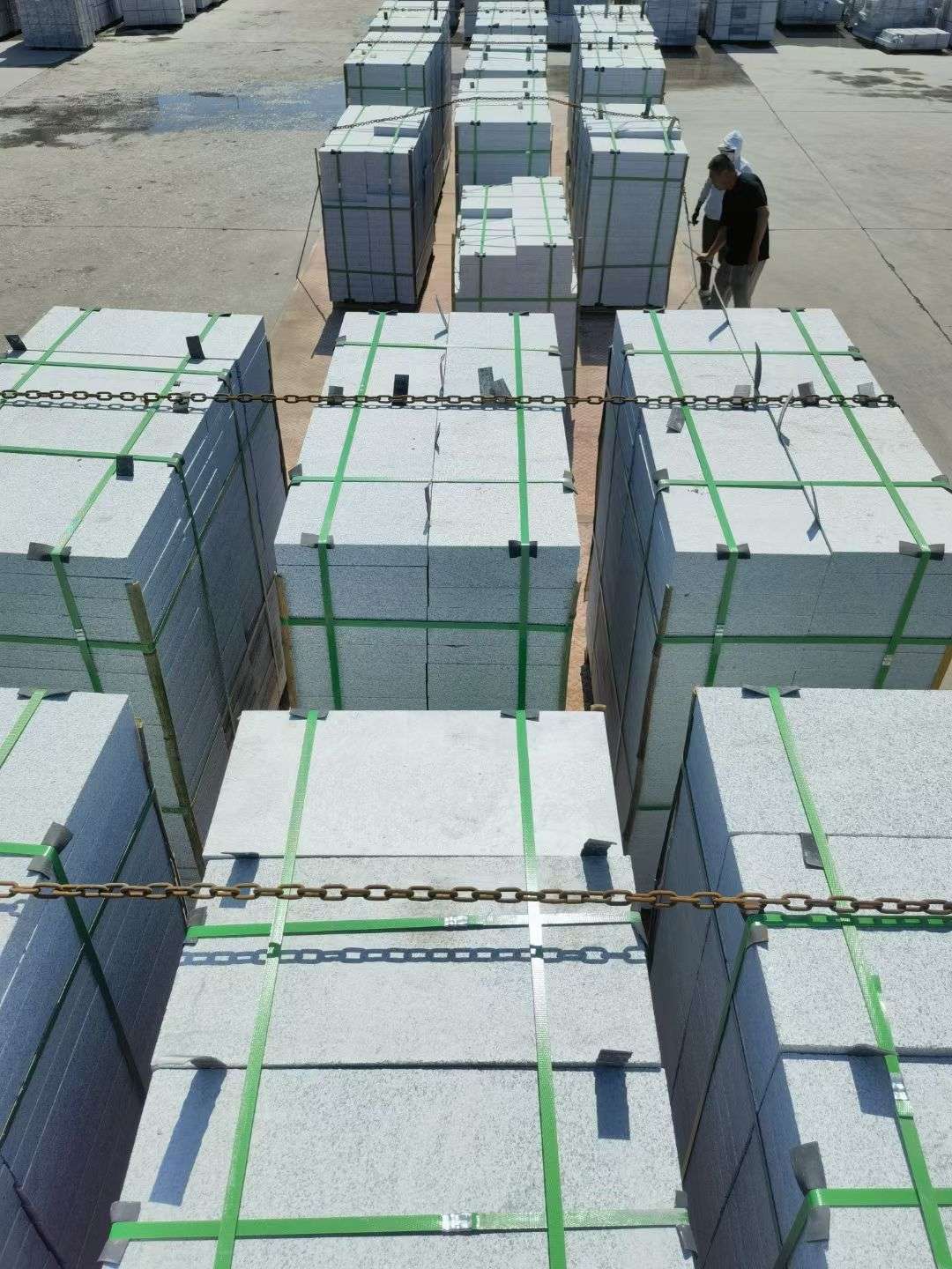 莆田 芝麻白花岗岩5公分地铺石 花岗岩厂家工厂装车日常